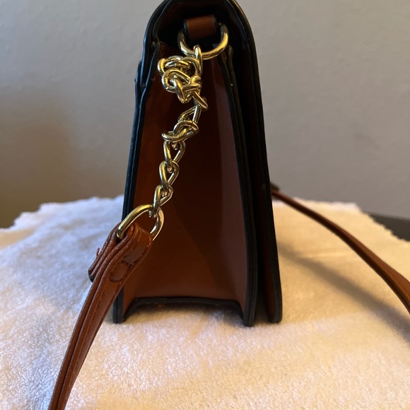 London Fog Crossbody bag(Logo prints) Brown Small/Med size - Picture 3 of 8